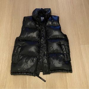 Aritzia TNA Super Puff Vest in Glossy Black